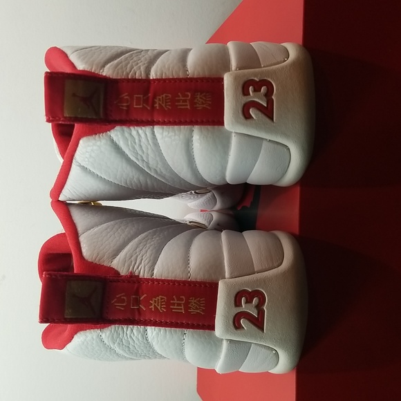 PER-OWNED NO OG BOX!!! Air Jordan 12 Retro \